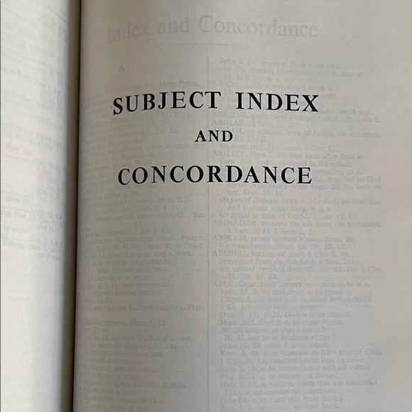 Holy Bible in Cedar Wood Presentation Box - Picture 9 of 16